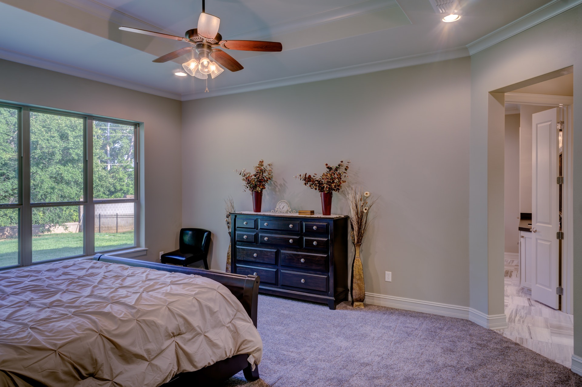 A picture of the bedroom